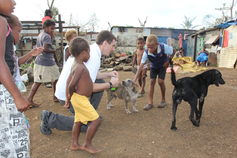 Nuestro equipo se reúne con funcionarios del gobierno en Vanuatu para proteger a los animales